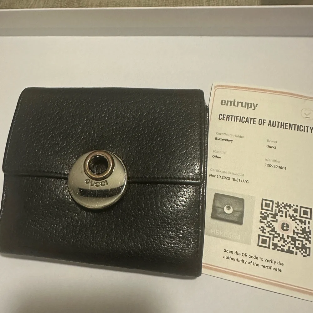 Gucci Eclipse Insignia Wallet - Picture 4 of 12